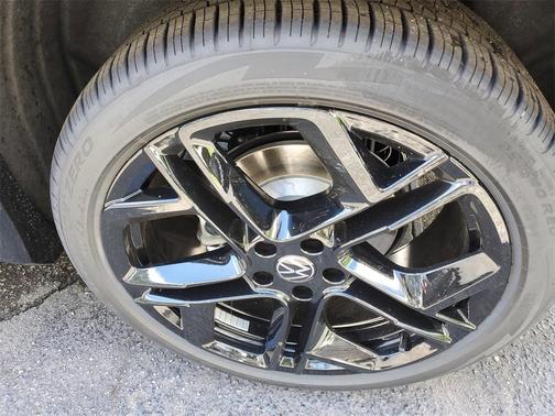 2025 Volkswagen Tiguan 2.0T SE R-Line Black