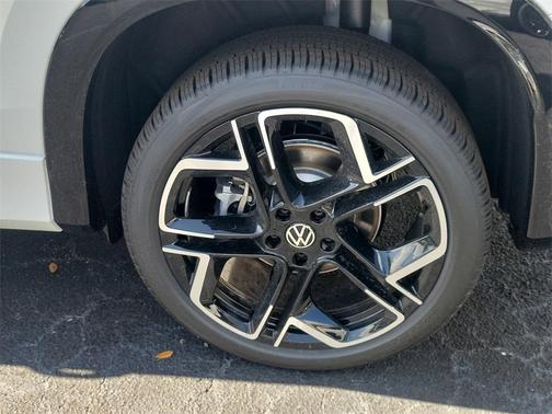 2026 Volkswagen Tiguan 2.0T SEL R-Line