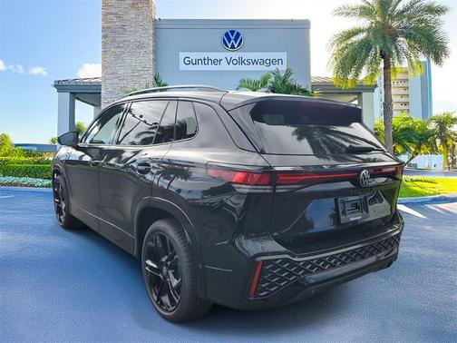 2026 Volkswagen Tiguan 2.0T SE R-Line Black