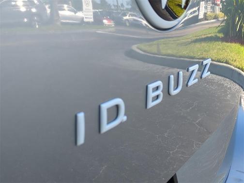 2025 Volkswagen ID. Buzz Pro S Plus
