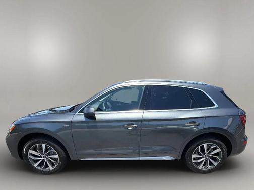 Daytona Gray Pearl Effect 2023 Audi Q5 45 S line Premium Plus
