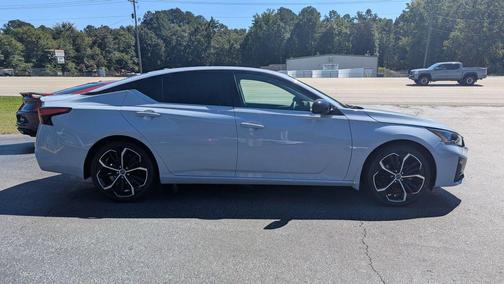 2023 Nissan Altima SR FWD