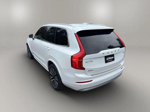 2022 Volvo XC90 T6 Momentum