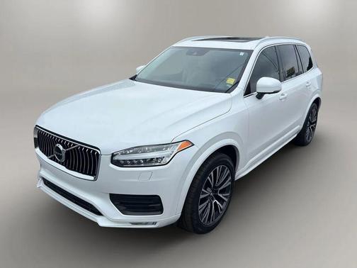 2022 Volvo XC90 T6 Momentum