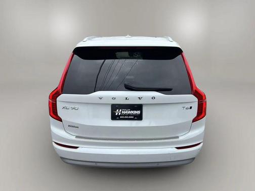 2022 Volvo XC90 T6 Momentum