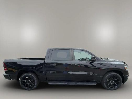 Diamond Black Crystal Pearlcoat 2023 RAM 1500 Laramie