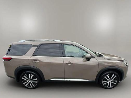 2024 Nissan Pathfinder Platinum FWD