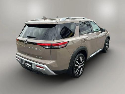 2024 Nissan Pathfinder Platinum FWD