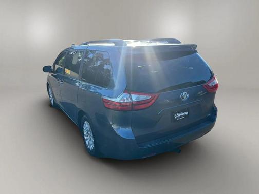2016 Toyota Sienna XLE