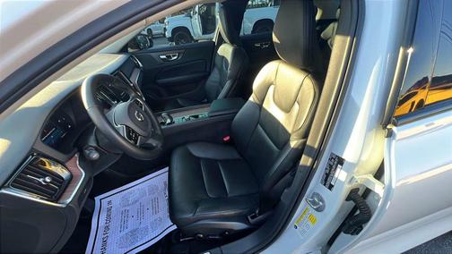 2024 Volvo S60 B5 Plus Dark Theme