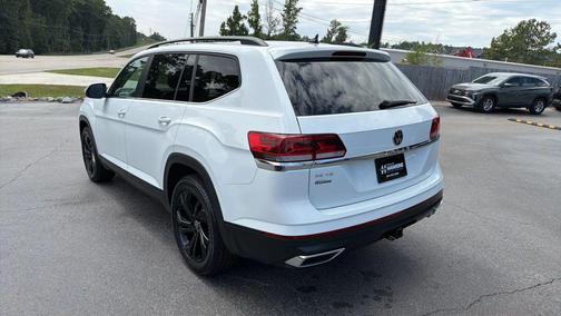 Pure White 2023 Volkswagen Atlas 3.6L SE w/Technology