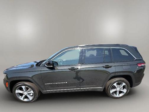 Rocky Mountain Pearlcoat 2024 Jeep Grand Cherokee Limited