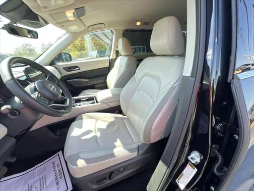 2023 Nissan Pathfinder SL 4WD