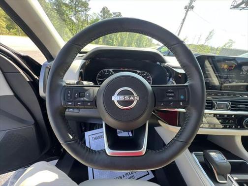 2023 Nissan Pathfinder SL 4WD