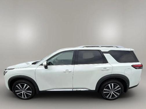 Pearl White 2024 Nissan Pathfinder Platinum FWD