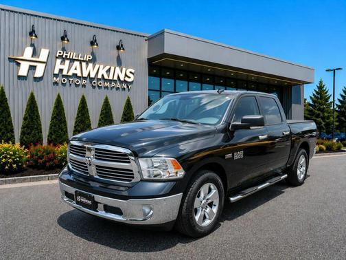 Brilliant Black Crystal Pearlcoat 2018 RAM 1500 Big Horn