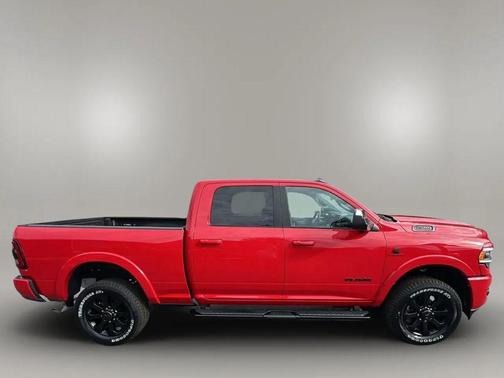 2022 RAM 2500 Laramie Crew Cab 4x4 6'4' Box