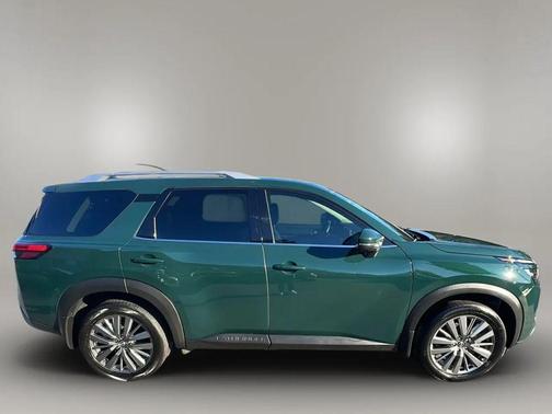 2025 Nissan Pathfinder SL FWD
