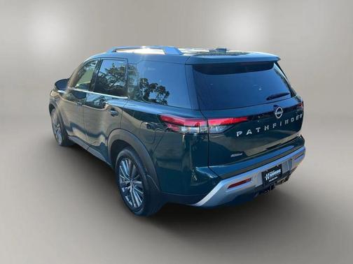 2025 Nissan Pathfinder SL FWD