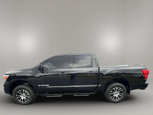 2023 Nissan Titan SV