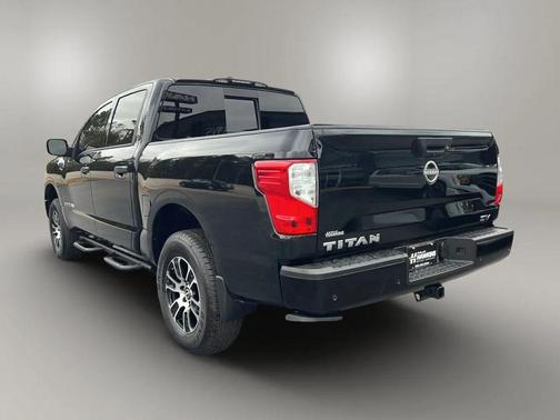 2023 Nissan Titan SV