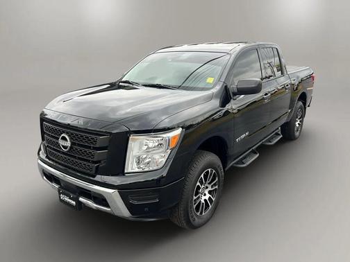 2023 Nissan Titan SV