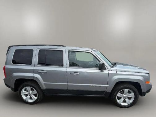 Billet Silver Metallic Clearcoat 2016 Jeep Patriot Sport