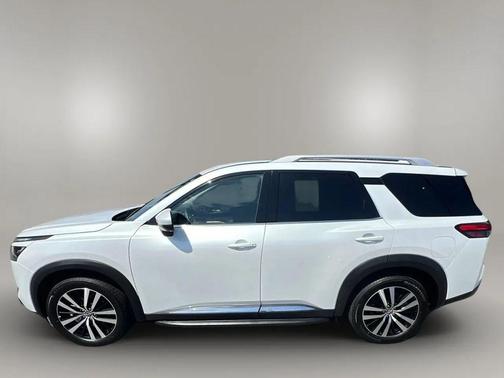 2025 Nissan Pathfinder Platinum FWD