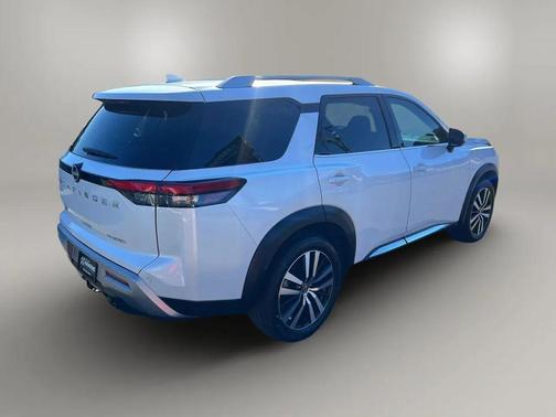 2025 Nissan Pathfinder Platinum FWD