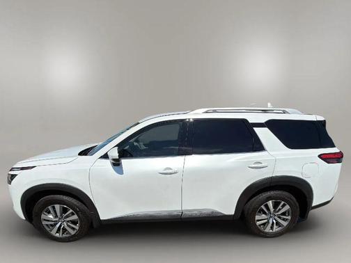 Everest White Pearl Tricoat 2025 Nissan Pathfinder SL FWD