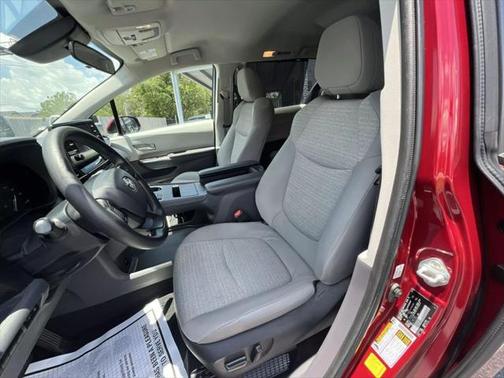 2022 Toyota Sienna LE