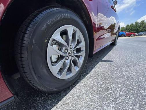 2022 Toyota Sienna LE