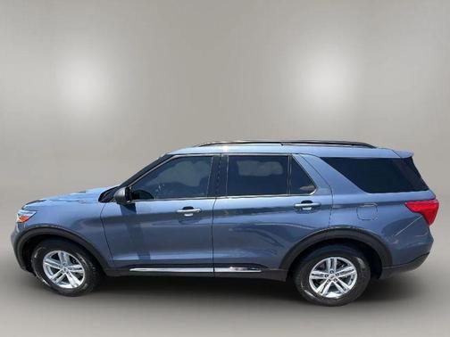 Infinite Blue Metallic Tinted Clearcoat 2021 Ford Explorer XLT