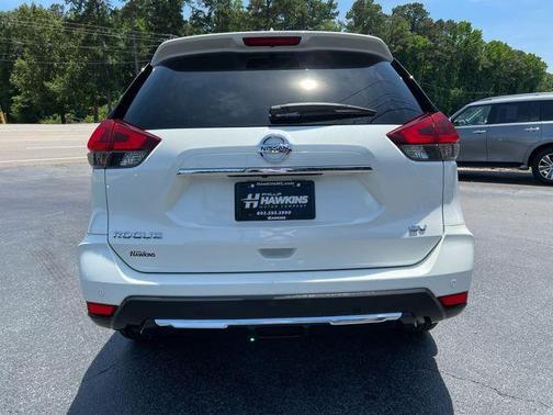 Photo 4 of 29 of 2019 Nissan Rogue SV