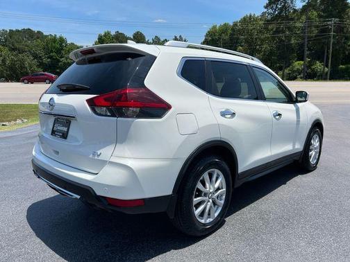 Photo 5 of 29 of 2019 Nissan Rogue SV