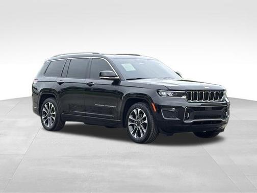 Diamond Black Crystal Pearlcoat 2022 Jeep Grand Cherokee L Overland SUV