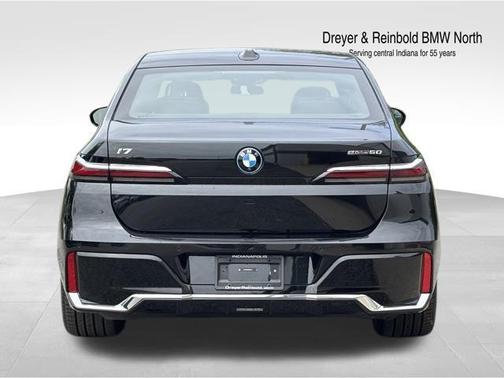 Black Sapphire Metallic 2024 BMW i7 eDrive50