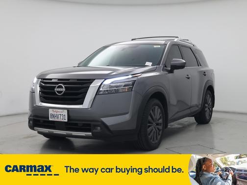 2022 Nissan Pathfinder SL
