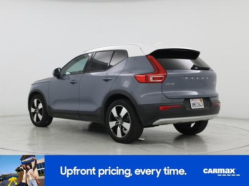 Blue 2020 Volvo XC40 T5 Momentum