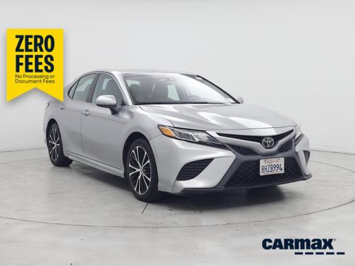 Silver 2019 Toyota Camry SE