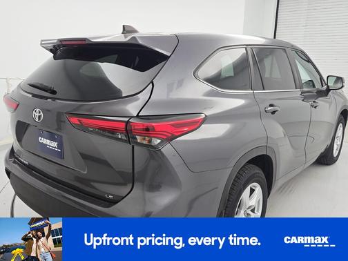 Silver 2023 Toyota Highlander LE
