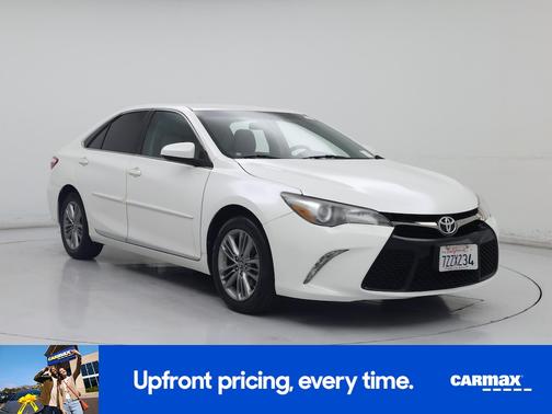White 2017 Toyota Camry SE