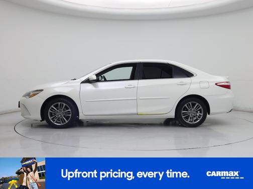 White 2017 Toyota Camry SE