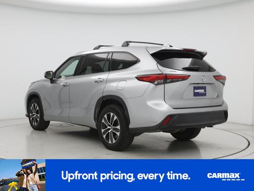 Silver 2022 Toyota Highlander XLE