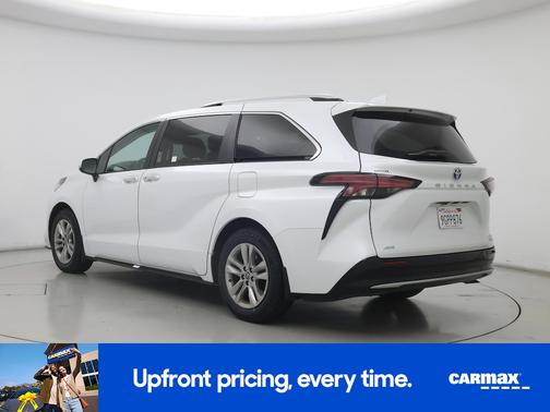 White 2023 Toyota Sienna Limited