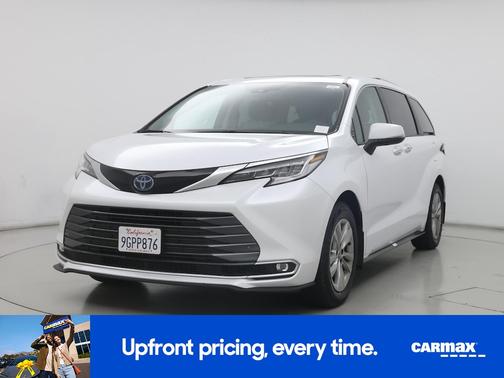 White 2023 Toyota Sienna Limited