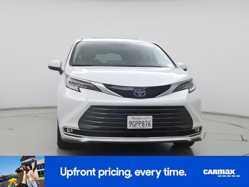White 2023 Toyota Sienna Limited