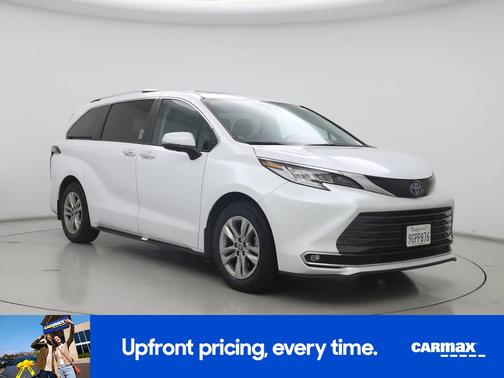 White 2023 Toyota Sienna Limited