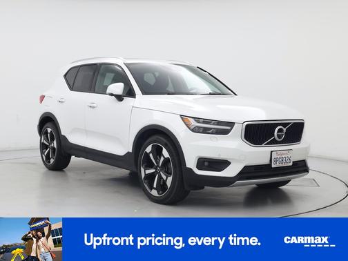 2020 Volvo XC40 T4 Momentum