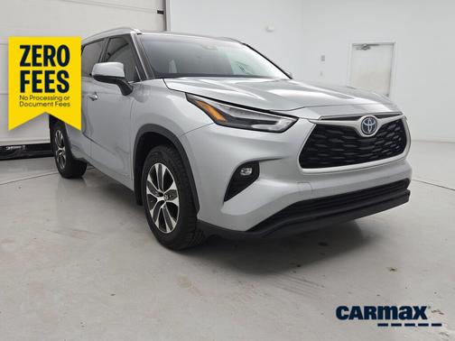 Silver 2022 Toyota Highlander Hybrid XLE